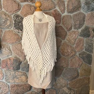 Vintage 1970s crochet acrylic wrap with fringe